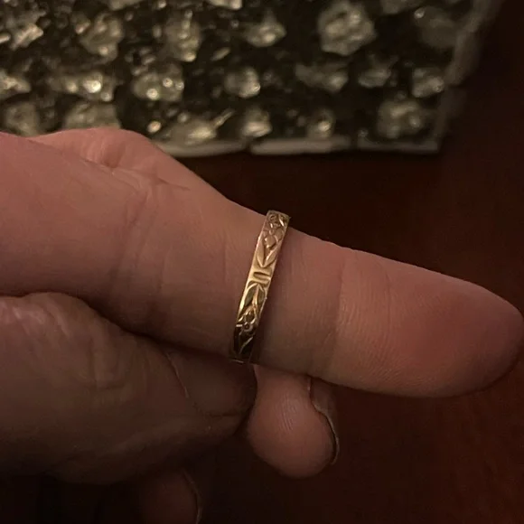 14k Yellow Gold Women's Ring wedding band floral design - Picture 6 of 6